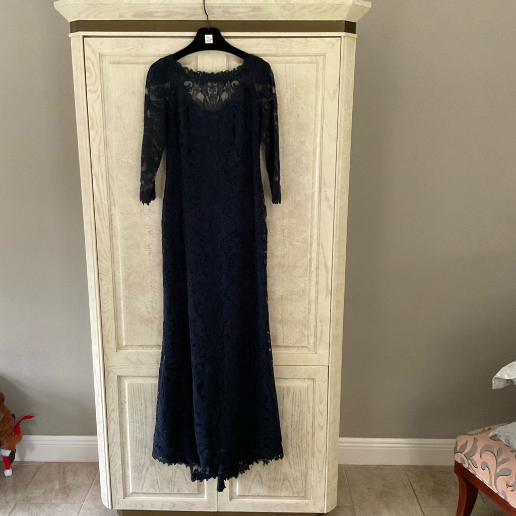 Elegant Tadashi Shoji Navy Lace Evening Gown.